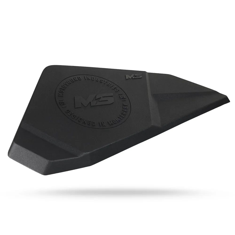 Cajones para bocinas de 6.5" en la parte inferior de puertas traseras en Maverick R Motosound - Semage Group (foto 7)