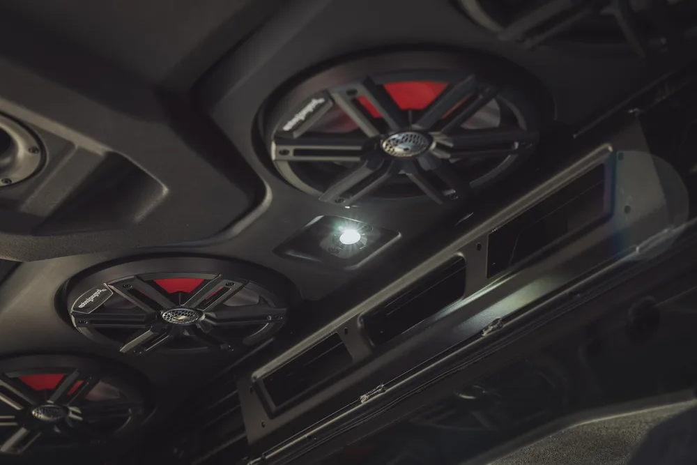 Techo de Audio Delantero y Trasero Rockford Fosgate (RNGR18-ROOF4M2) — Polaris Ranger Crew 2018 en adelante - Semage Group (foto 6)
