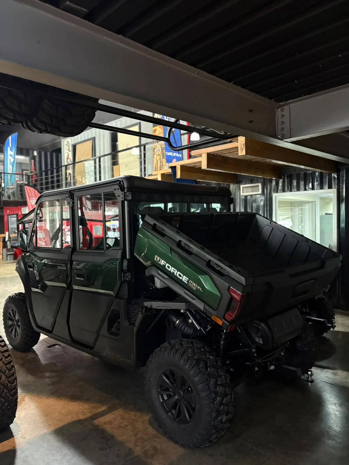 CF Moto U-Force 1000 2026 verde, UTV utilitario de cabina en el taller Semage Group (foto 3)