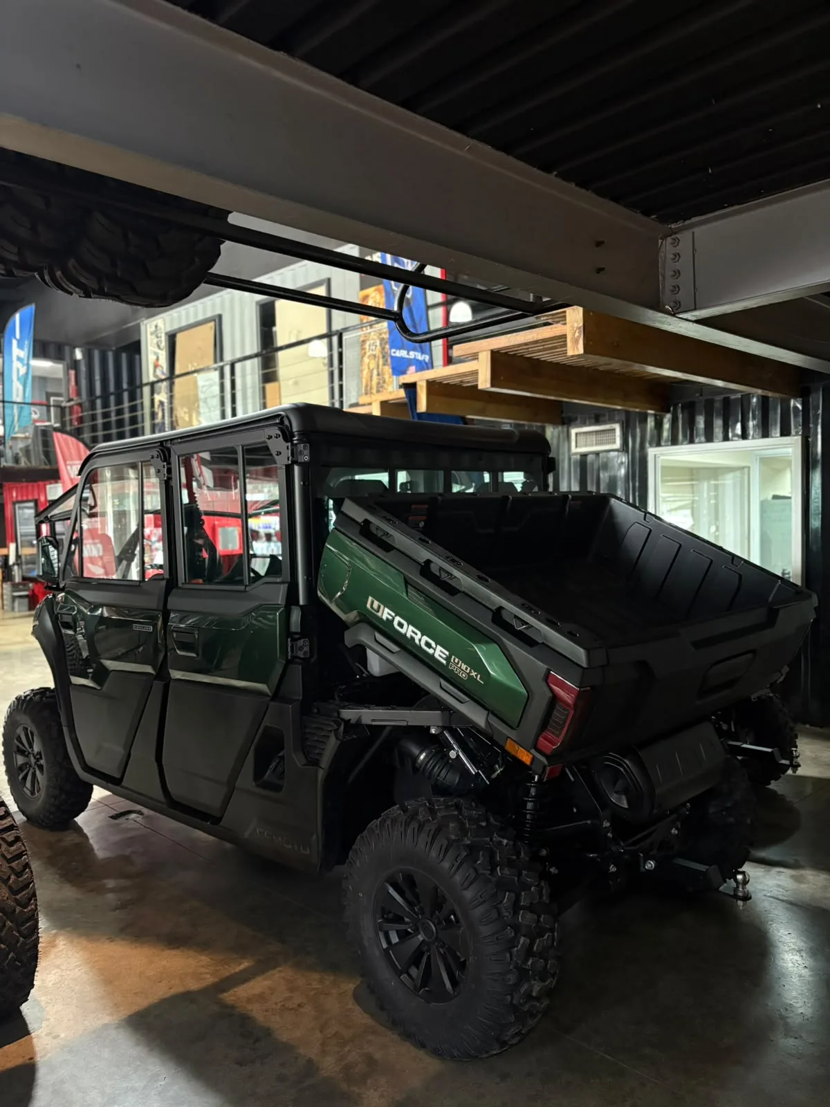 CF Moto U-Force 1000 2026 verde, UTV utilitario de cabina en el taller Semage Group (foto 4)