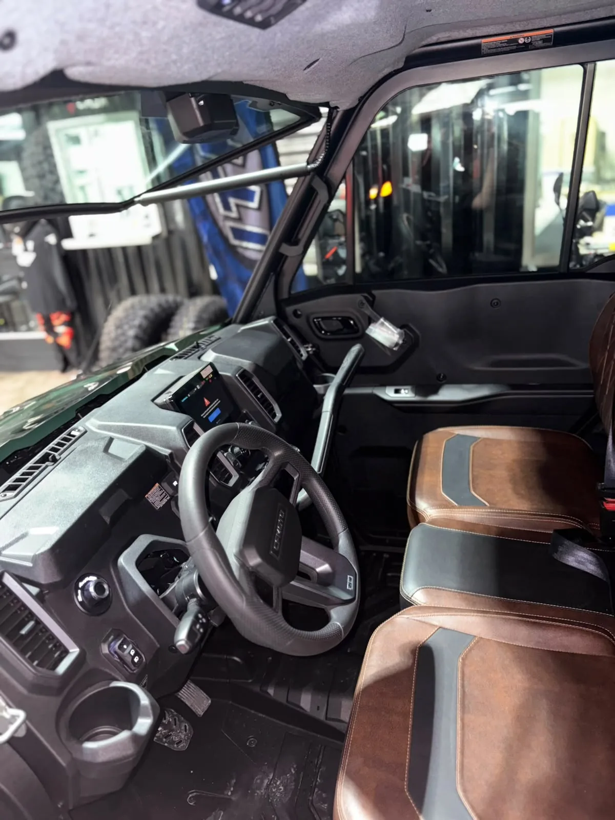 CF Moto U-Force 1000 2026 verde, UTV utilitario de cabina en el taller Semage Group (foto 5)