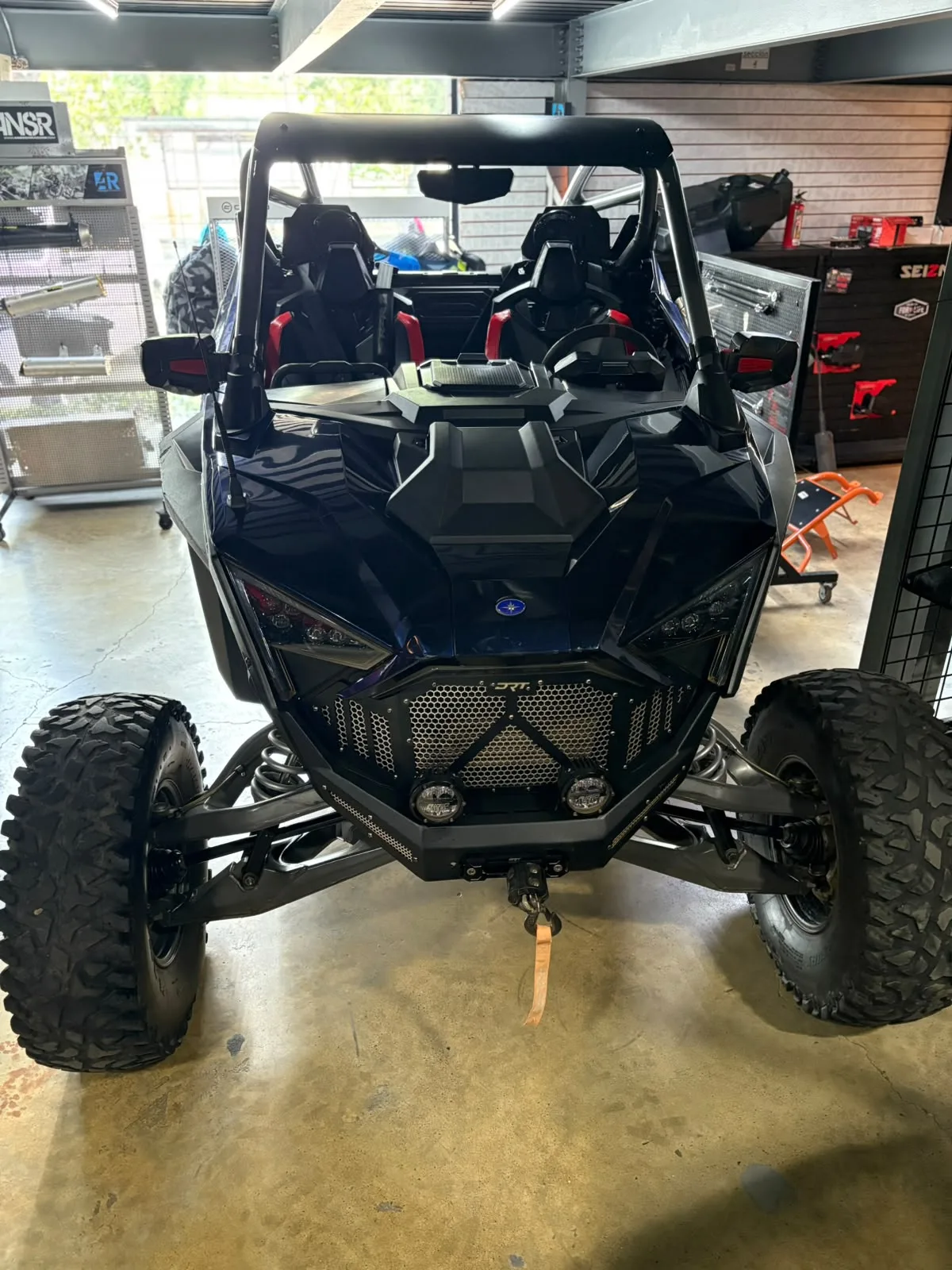 Polaris RZR 2023 en el showroom de Semage Group (foto 2)