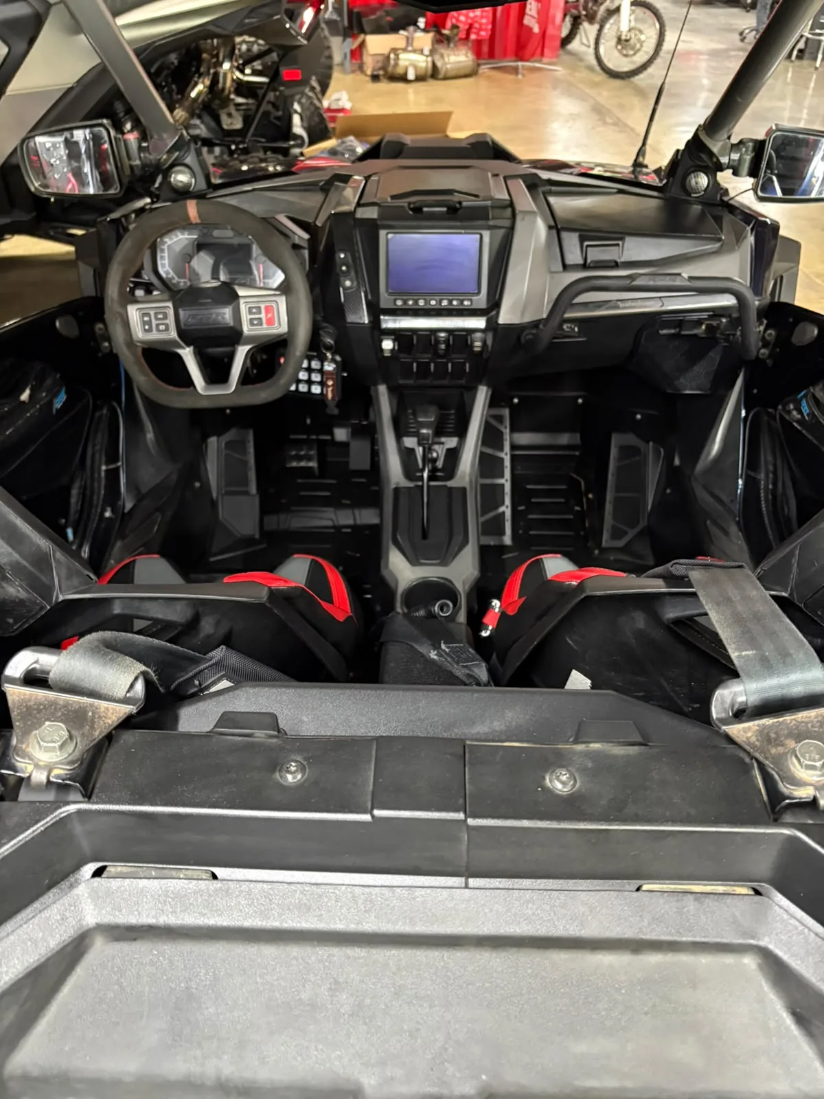 Polaris RZR 2023 en el showroom de Semage Group (foto 4)